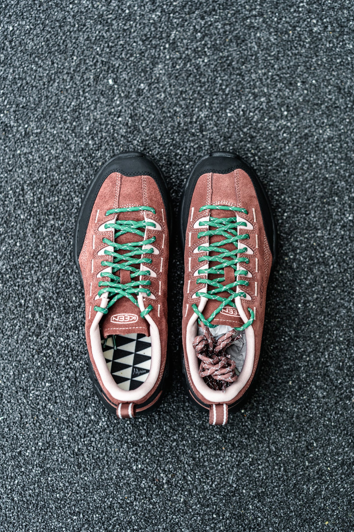 JASPER ZIONIC x Pilgrim Surf Supply Marron/Adobe Rose