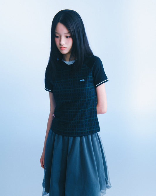 格紋插肩短版 Tee(深藍墨綠格) Plaid Raglan Tee|模特全身