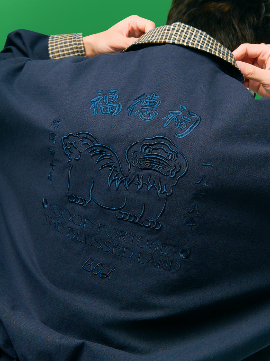 福德祠雙面 Harrington 外套 navy 細節（背面福德祠刺繡）