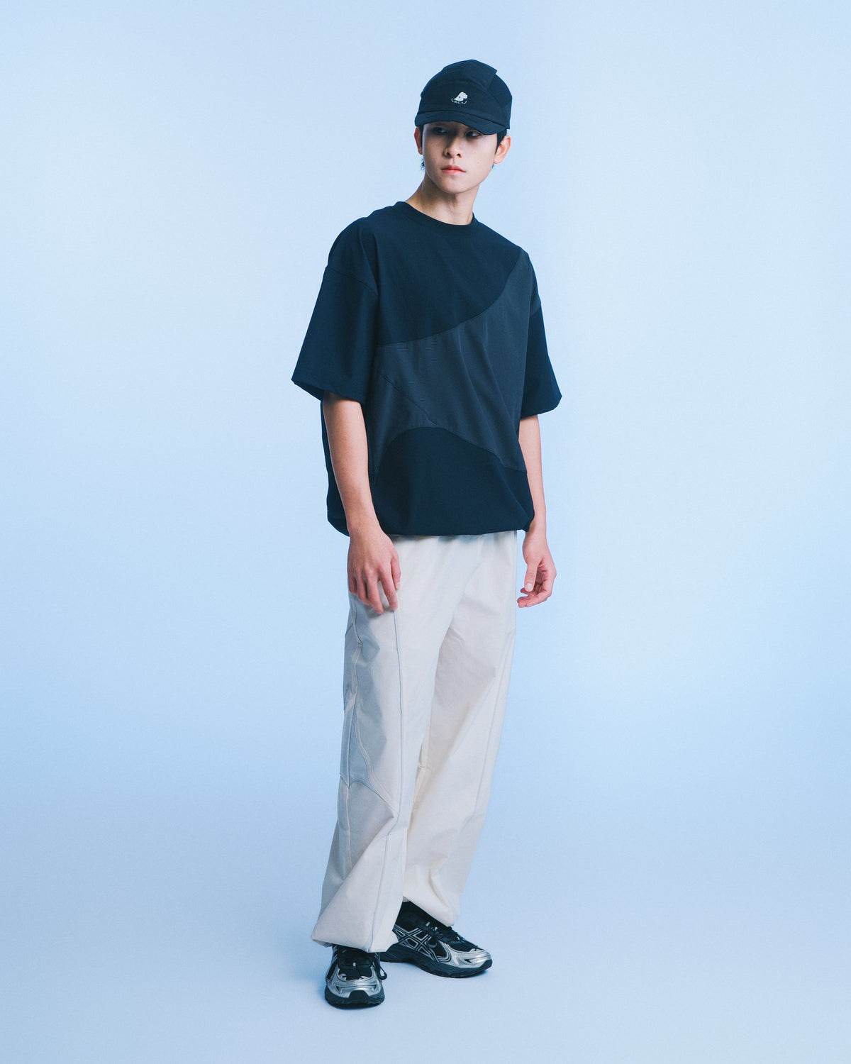 拼接短袖 Tee（深藍） Drift Panel Tee｜模特全身