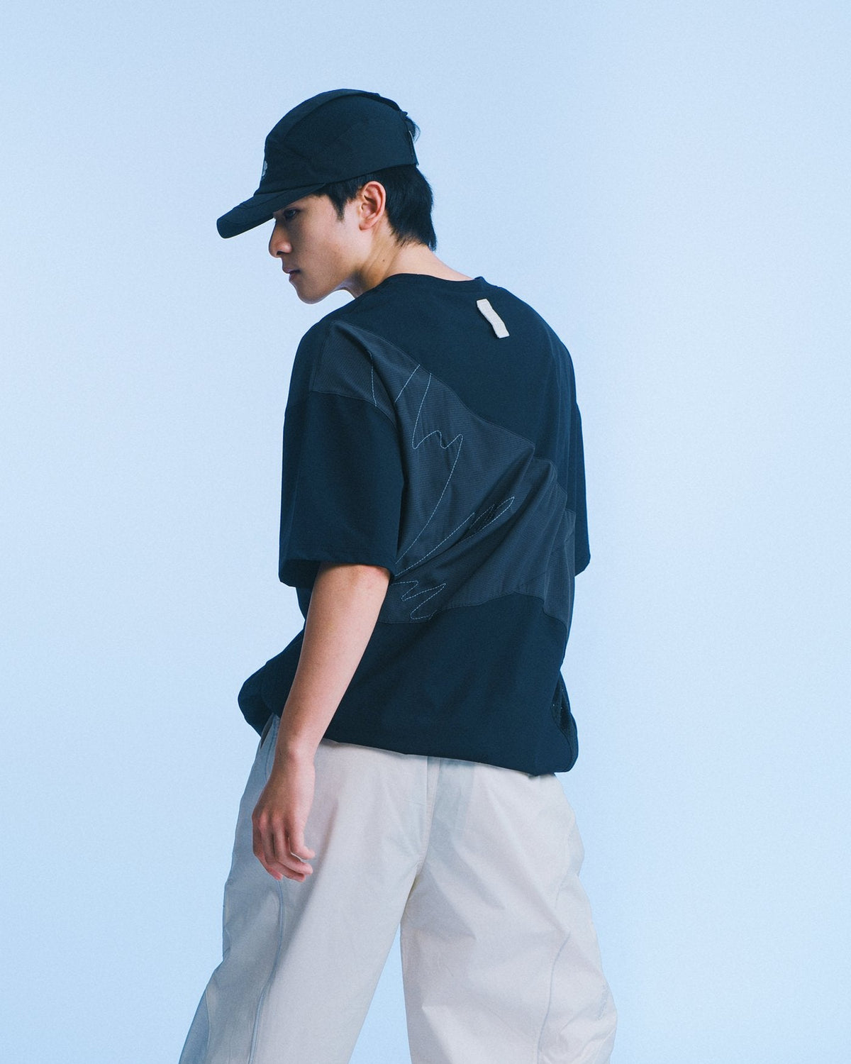 拼接短袖 Tee（深藍） Drift Panel Tee｜模特全身