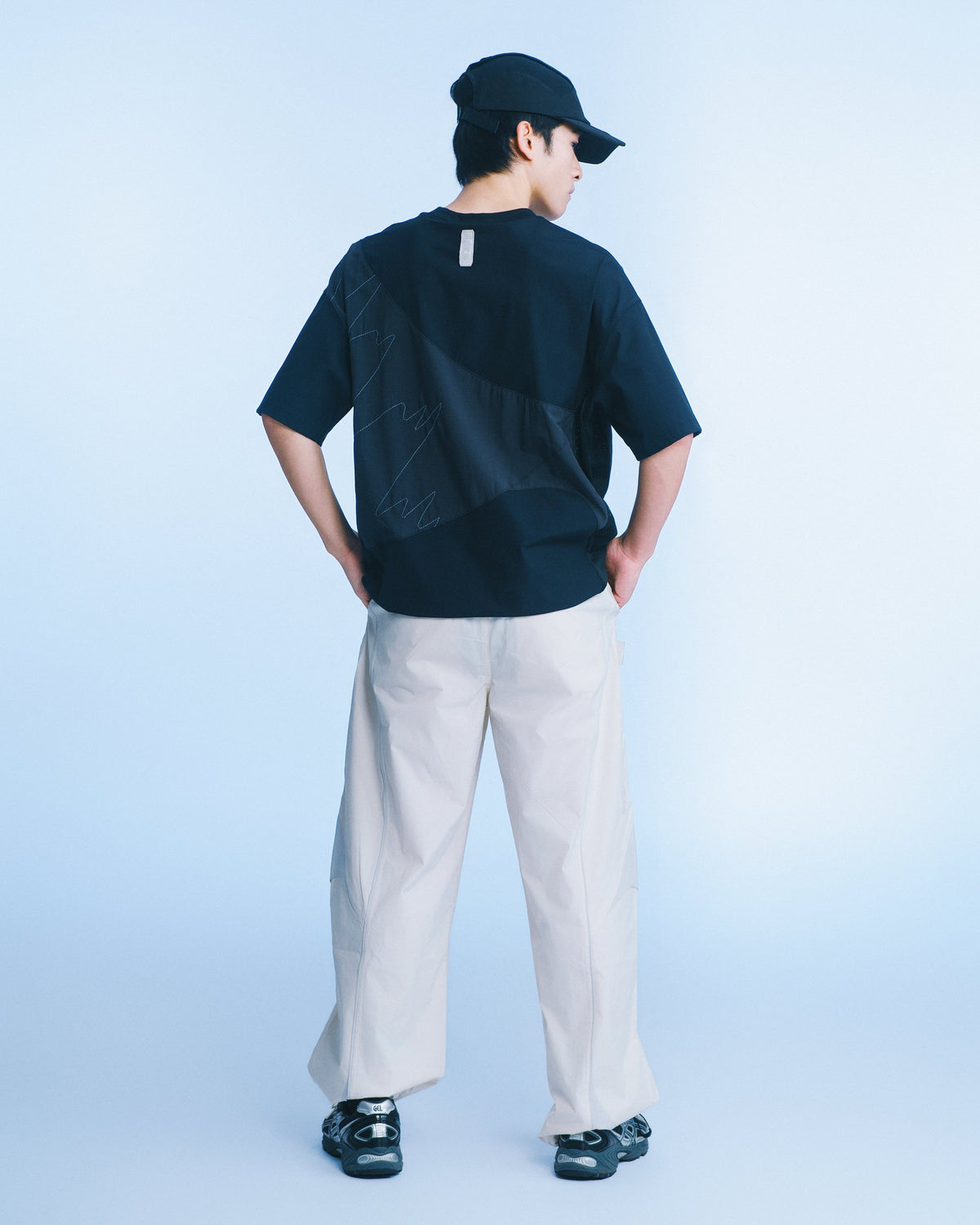拼接短袖 Tee（深藍） Drift Panel Tee｜模特全身