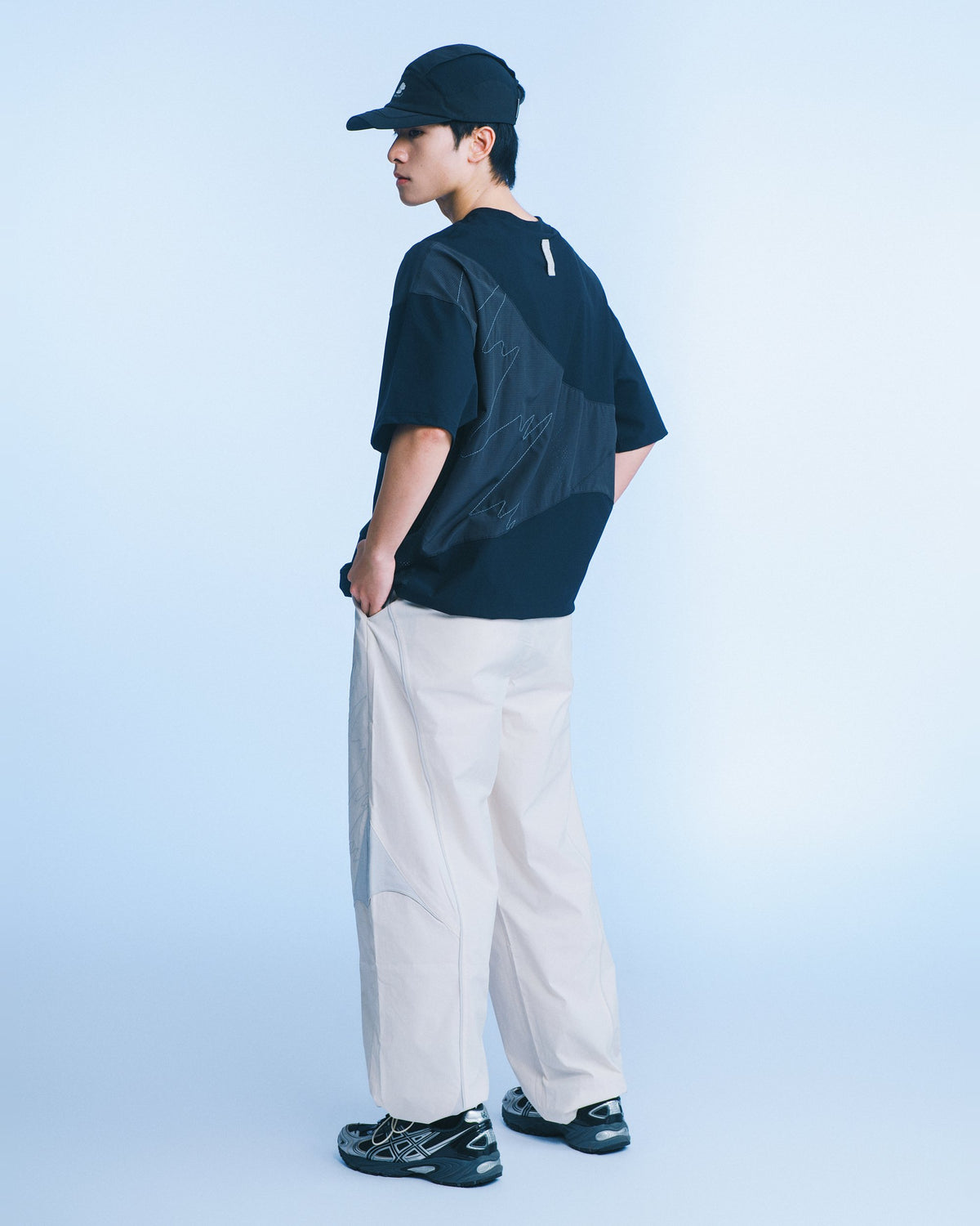 拼接短袖 Tee（深藍） Drift Panel Tee｜模特全身