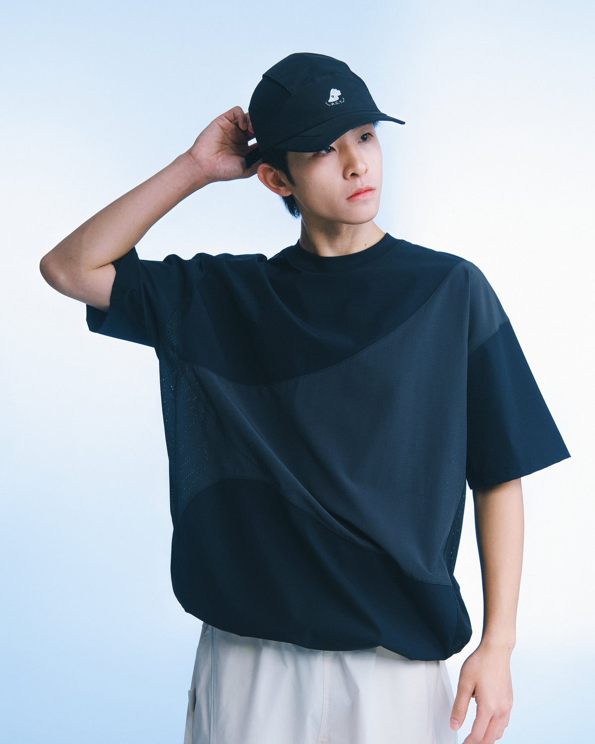 拼接短袖 Tee（深藍） Drift Panel Tee｜模特半身