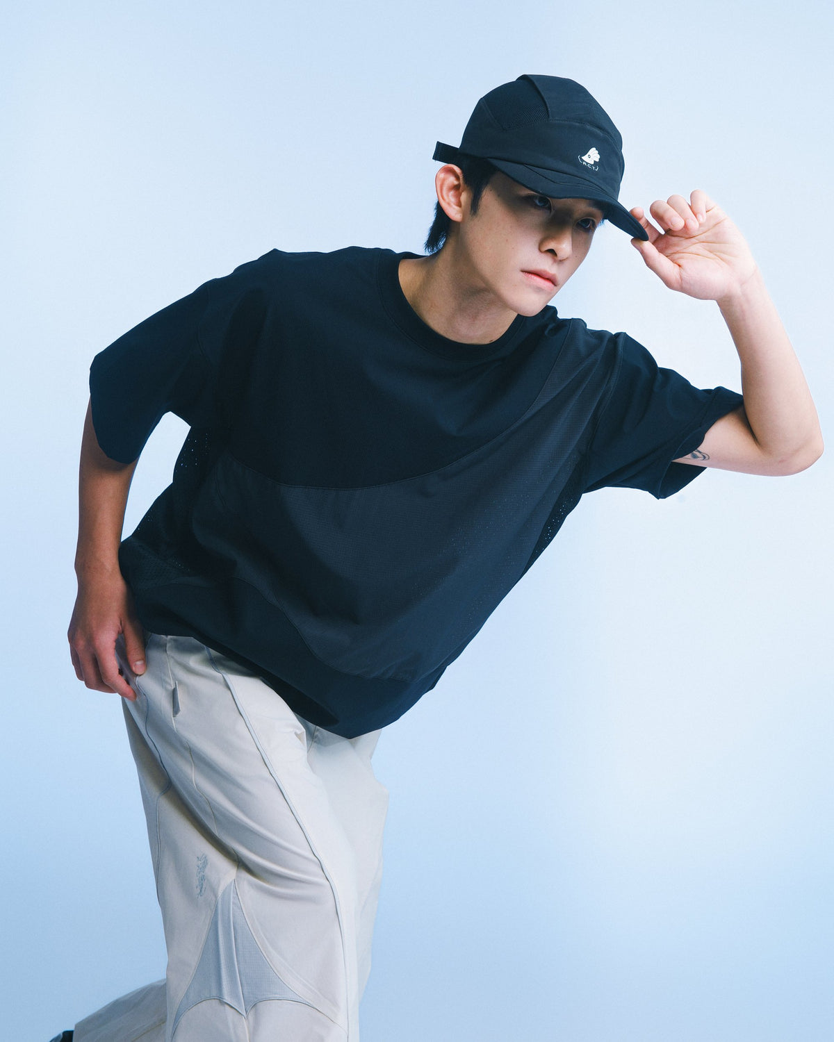 拼接短袖 Tee（深藍） Drift Panel Tee｜模特半身