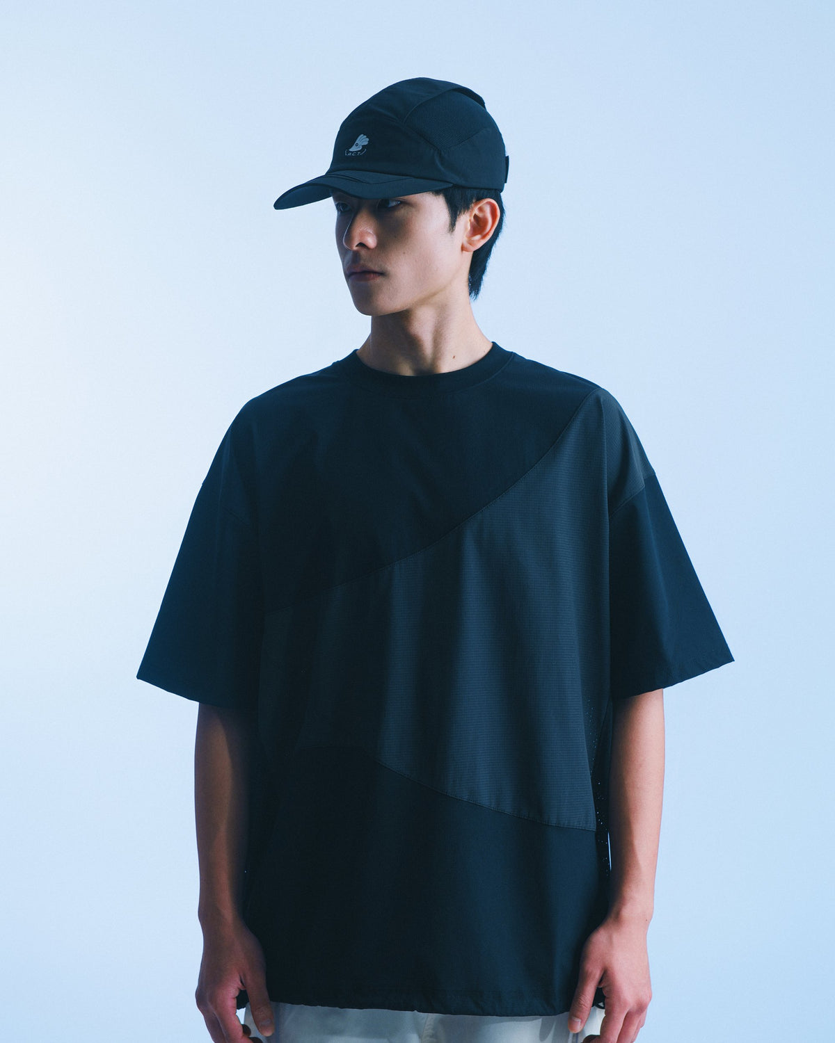 拼接短袖 Tee（深藍） Drift Panel Tee｜模特半身