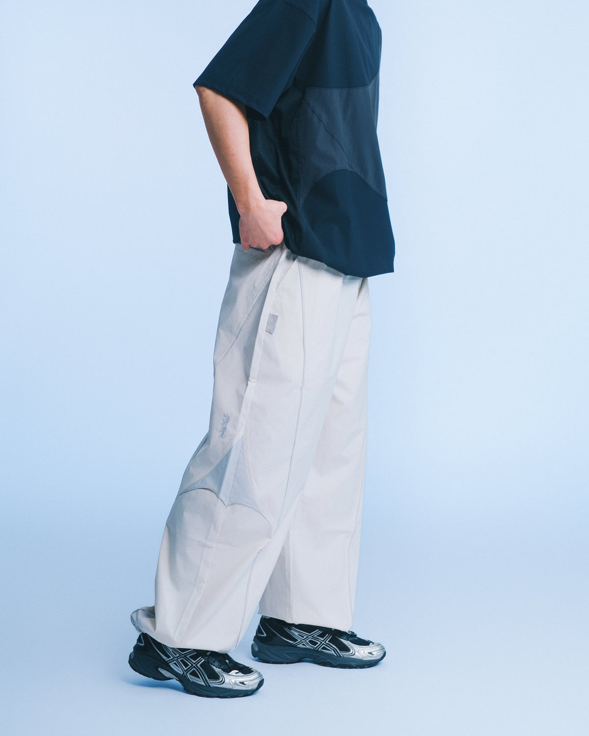海覺刺繡闊腳褲（米白） Drift Wide Pants｜模特全身