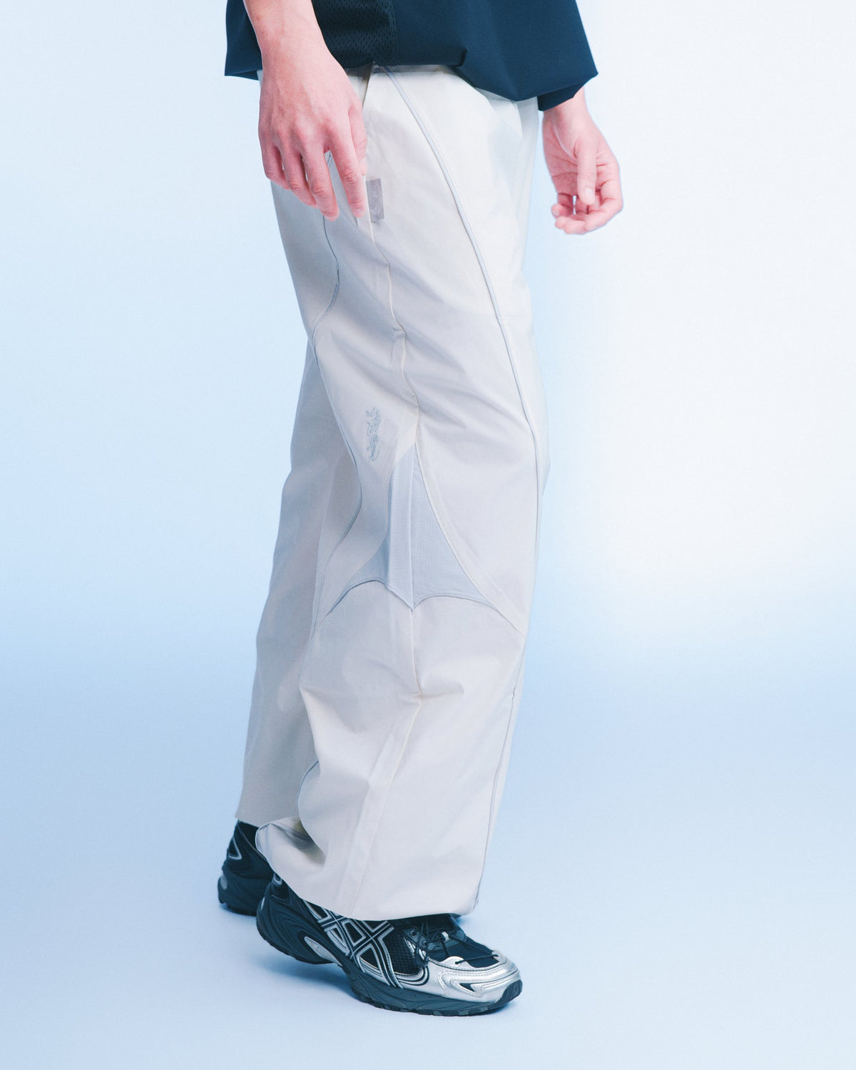 海覺刺繡闊腳褲（米白） Drift Wide Pants｜模特半身