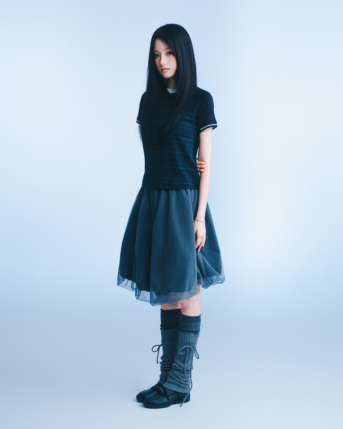 格紋插肩短版 Tee（深藍墨綠格） Plaid Raglan Tee｜模特全身