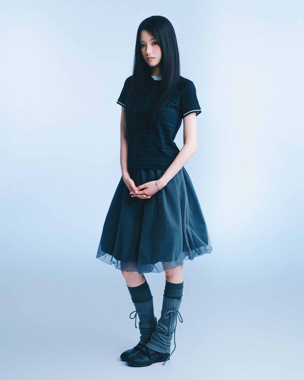 格紋插肩短版 Tee（深藍墨綠格） Plaid Raglan Tee｜模特全身