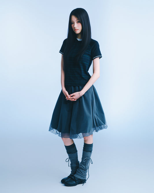 格紋插肩短版 Tee（深藍墨綠格） Plaid Raglan Tee｜模特全身
