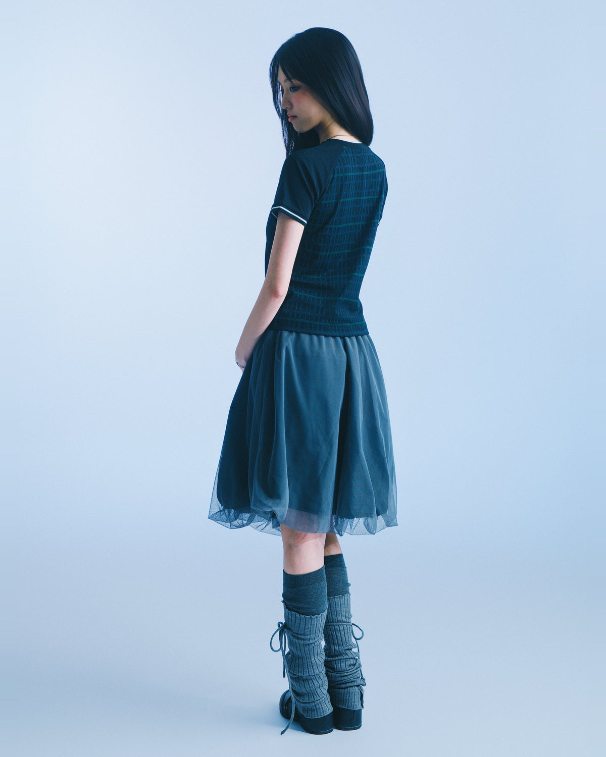 格紋插肩短版 Tee（深藍墨綠格） Plaid Raglan Tee｜模特全身