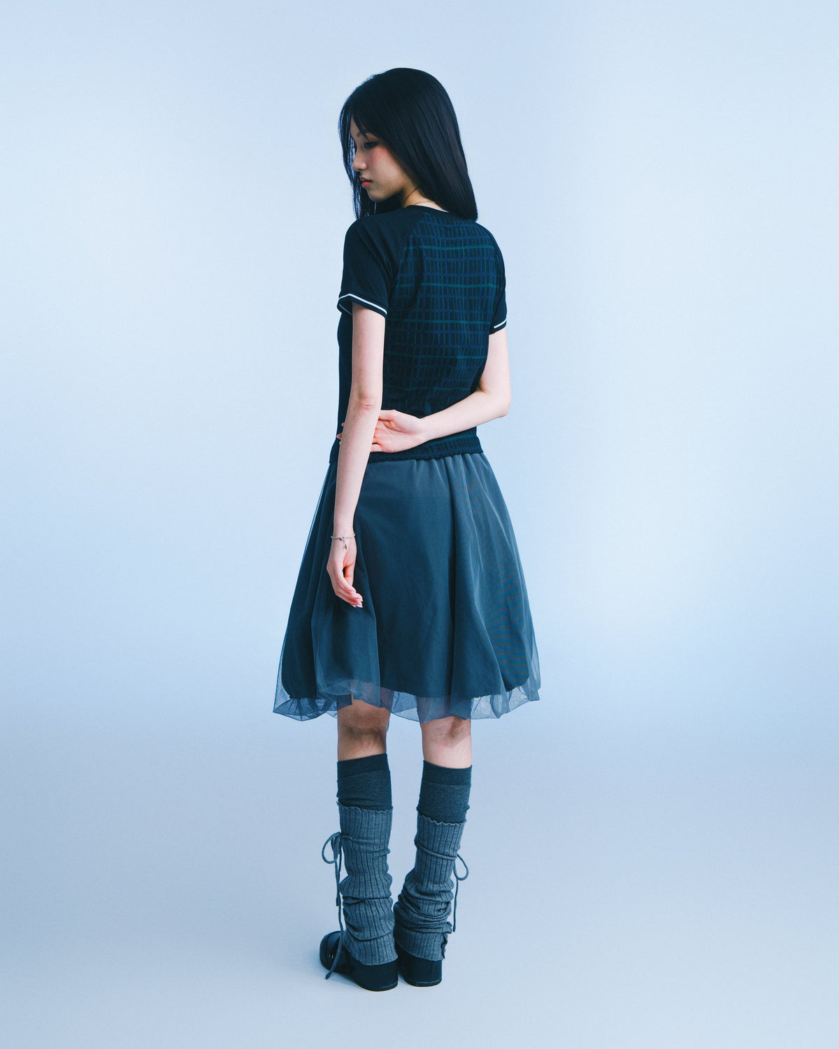 格紋插肩短版 Tee（深藍墨綠格） Plaid Raglan Tee｜模特全身