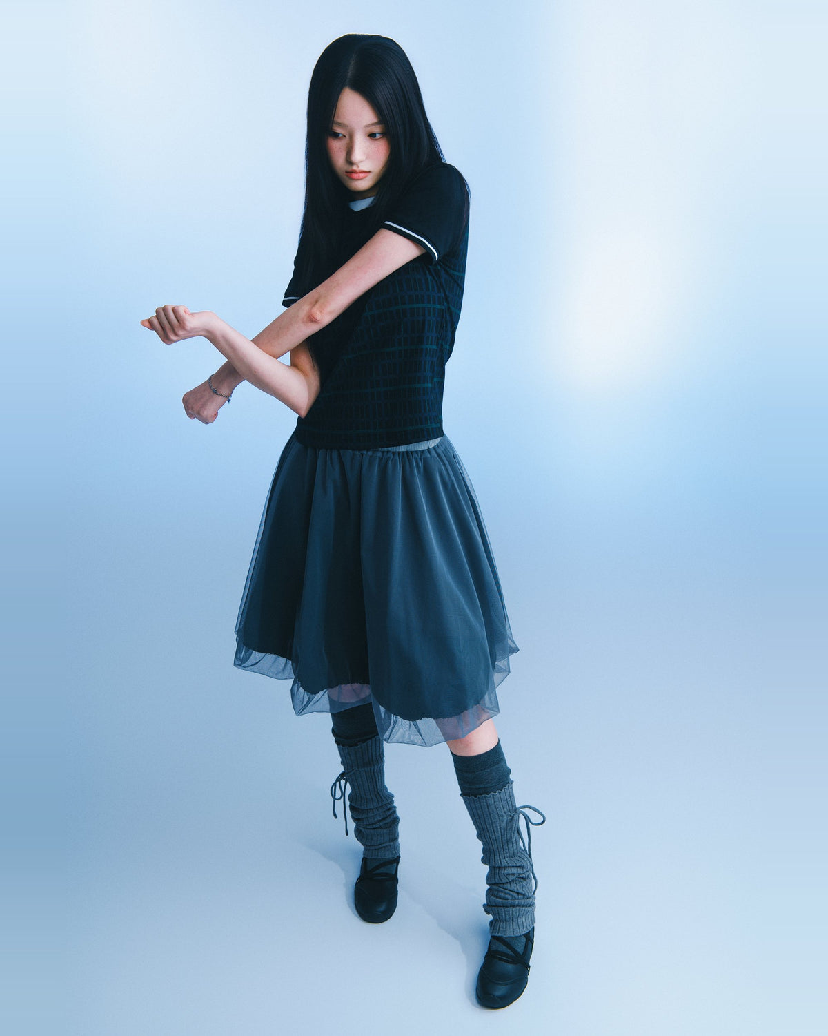 格紋插肩短版 Tee（深藍墨綠格） Plaid Raglan Tee｜模特全身