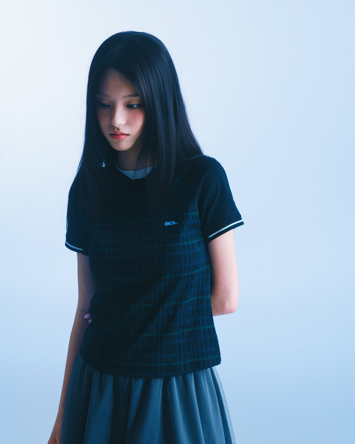 格紋插肩短版 Tee（深藍墨綠格） Plaid Raglan Tee｜模特半身