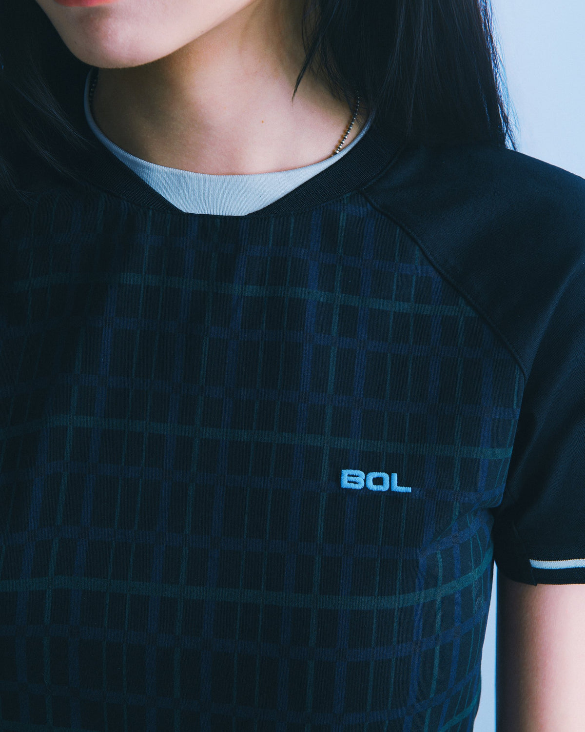 格紋插肩短版 Tee（深藍墨綠格） Plaid Raglan Tee｜細節