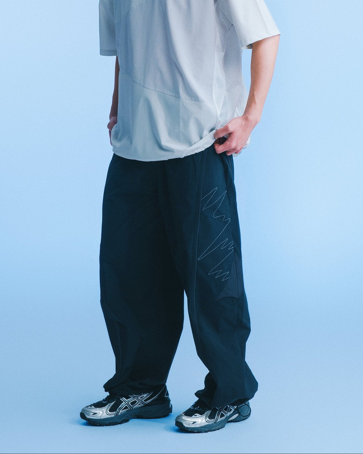 拼接短袖 Tee（淺灰） Drift Panel Tee｜模特全身