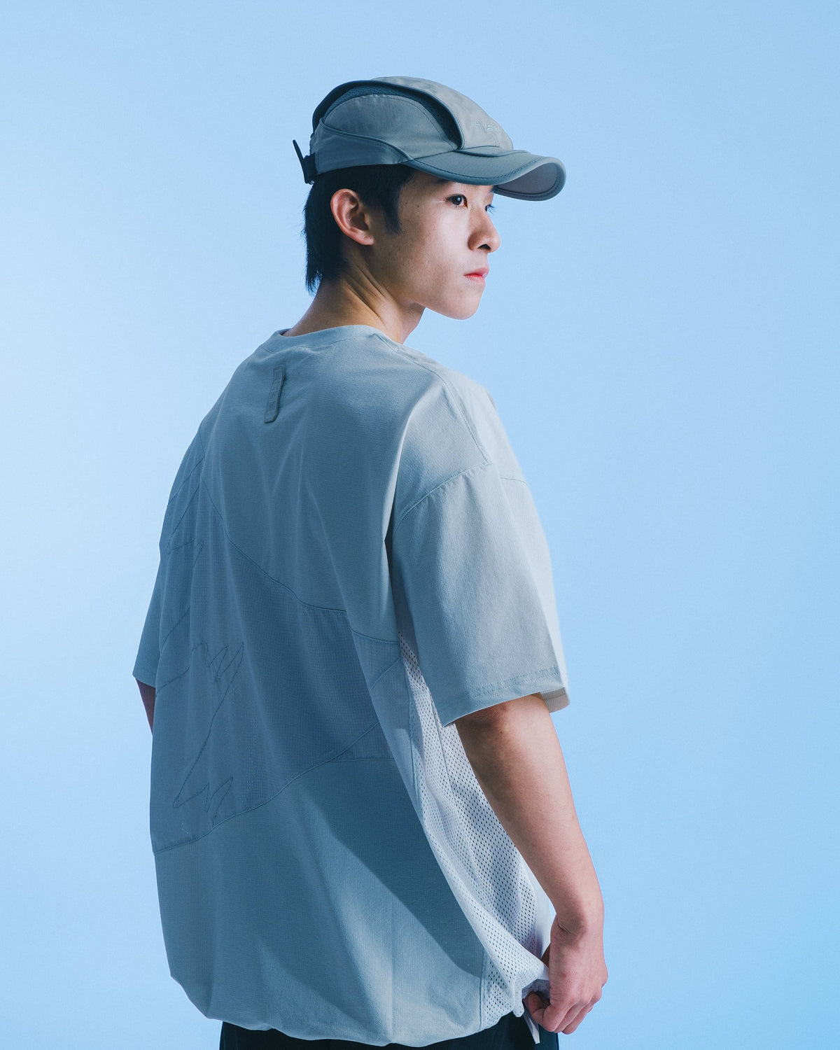 拼接短袖 Tee（淺灰） Drift Panel Tee｜模特半身