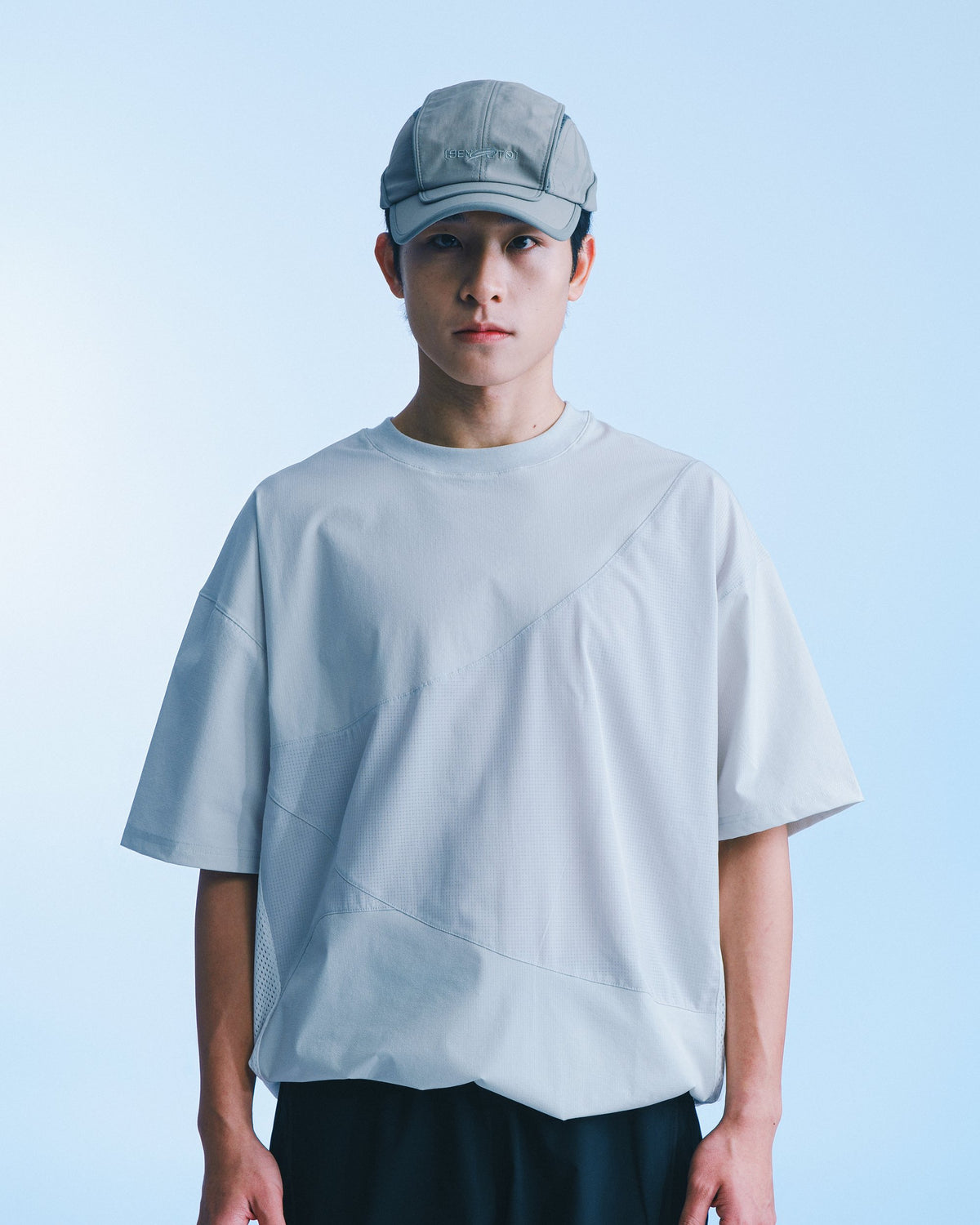 拼接短袖 Tee（淺灰） Drift Panel Tee｜模特半身