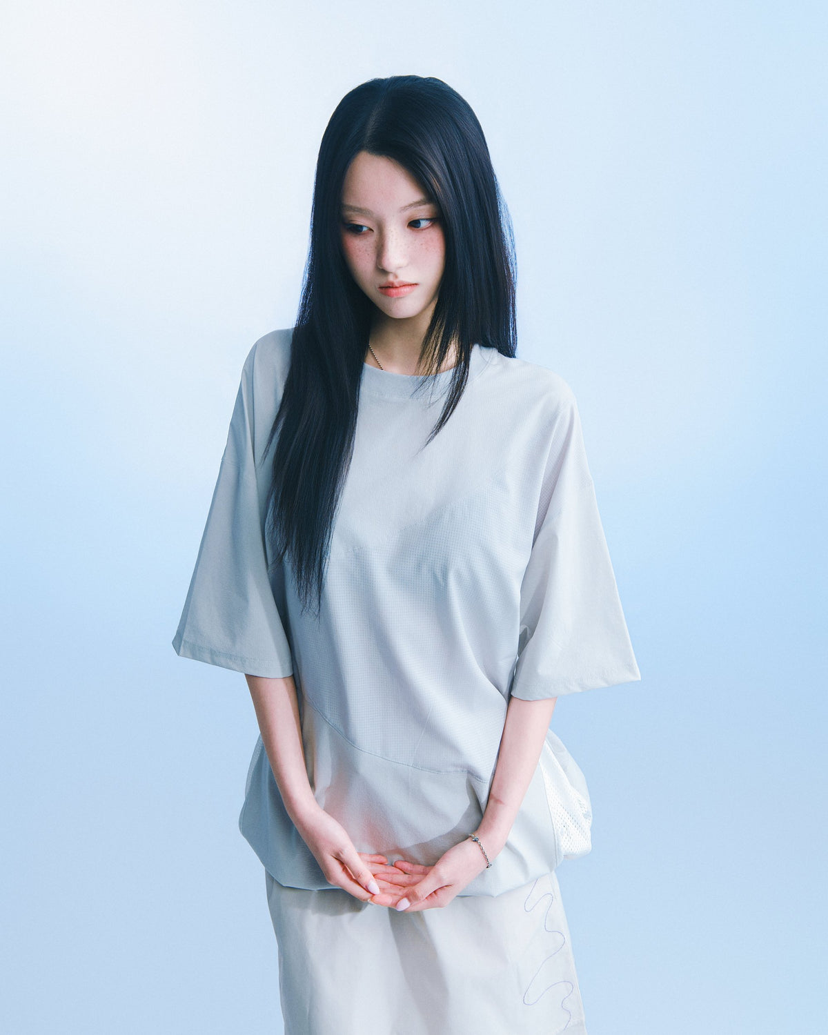 拼接短袖 Tee（淺灰） Drift Panel Tee｜模特半身