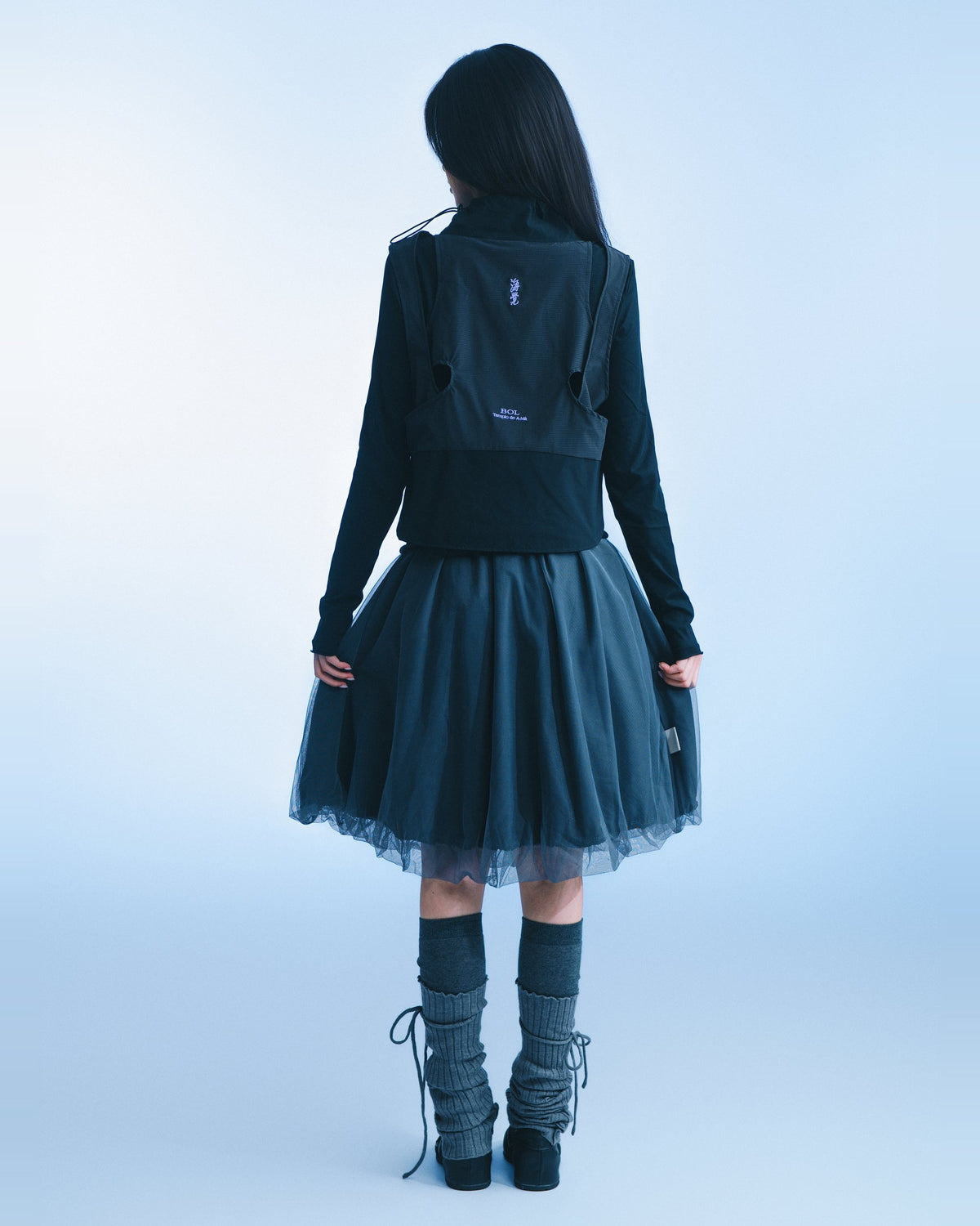 海覺刺繡抽繩背心（黑） A-Má Drawstring Vest｜模特全身