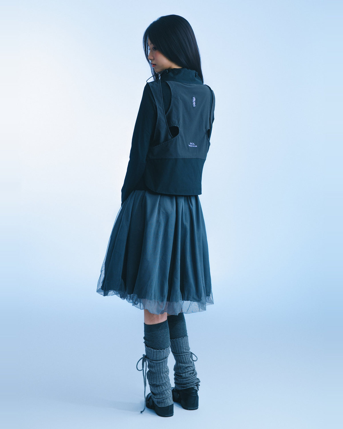 海覺刺繡抽繩背心（黑） A-Má Drawstring Vest｜模特全身