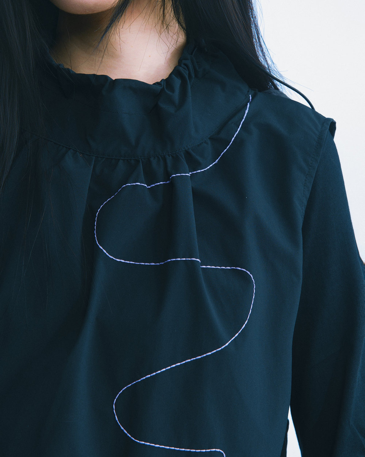 海覺刺繡抽繩背心（黑） A-Má Drawstring Vest｜細節