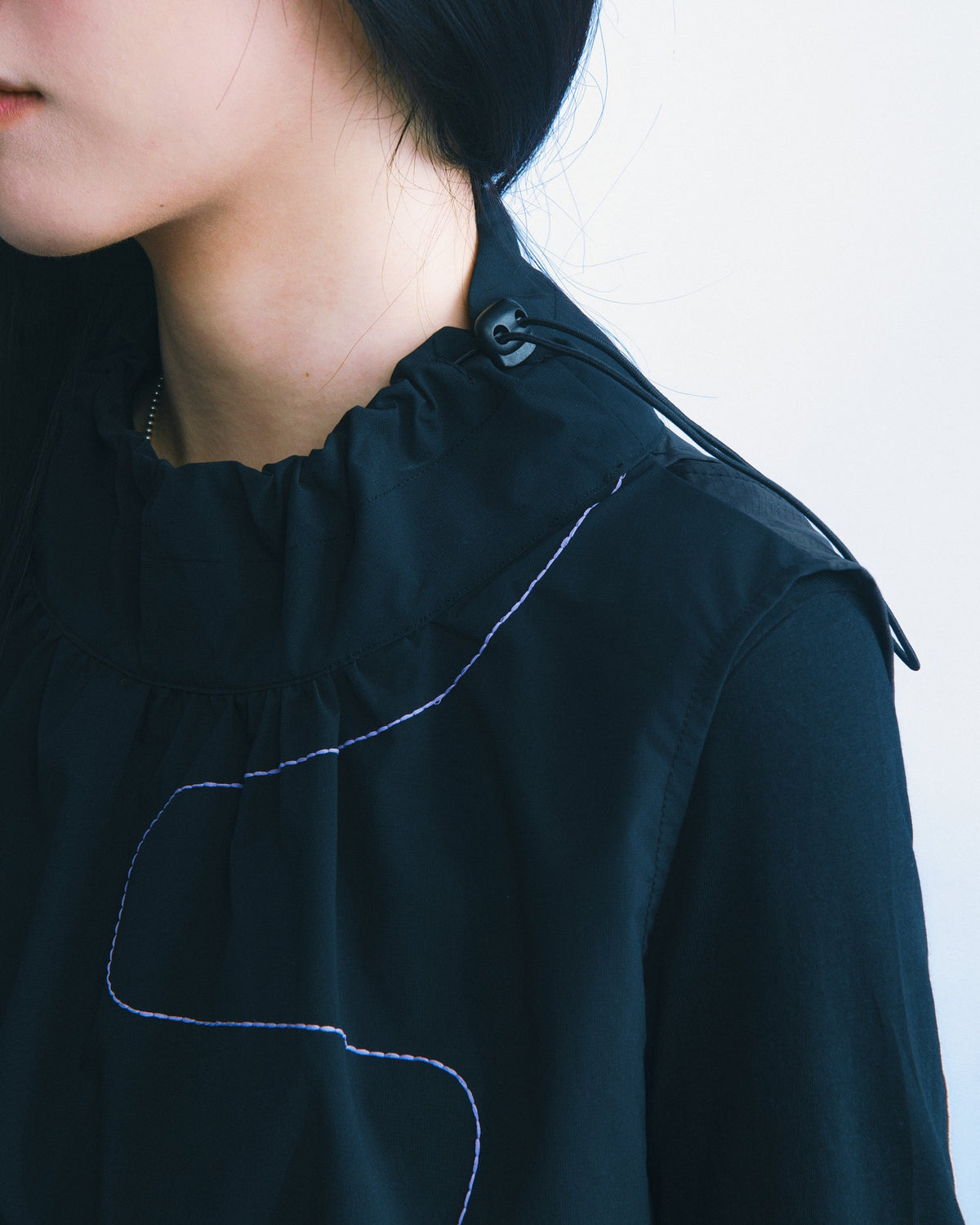 海覺刺繡抽繩背心（黑） A-Má Drawstring Vest｜細節