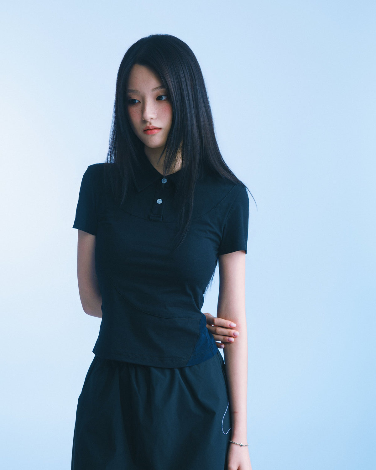 網紗拼接短版 Polo（黑） Mesh Inset Polo｜模特半身