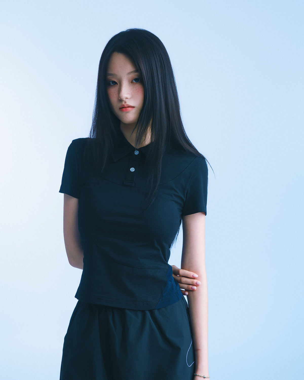 網紗拼接短版 Polo（黑） Mesh Inset Polo｜模特半身