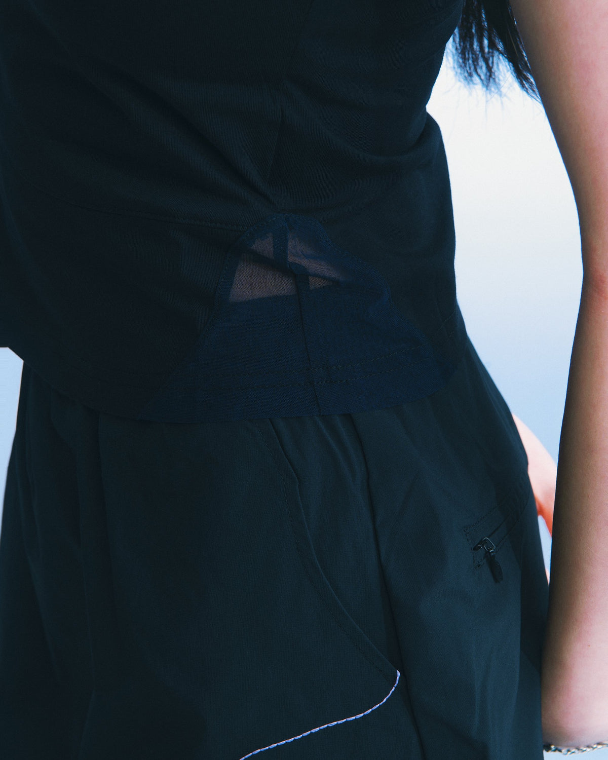 網紗拼接短版 Polo（黑） Mesh Inset Polo｜細節