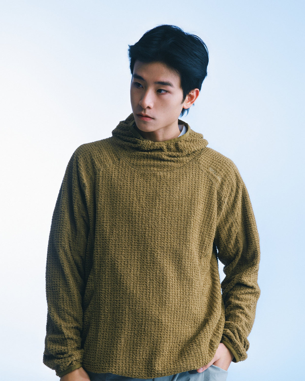 華夫格高領連帽衫（橄欖綠） Waffle Knit Hoodie｜模特半身