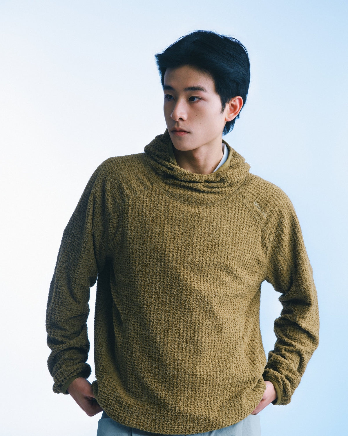華夫格高領連帽衫（橄欖綠） Waffle Knit Hoodie｜模特半身