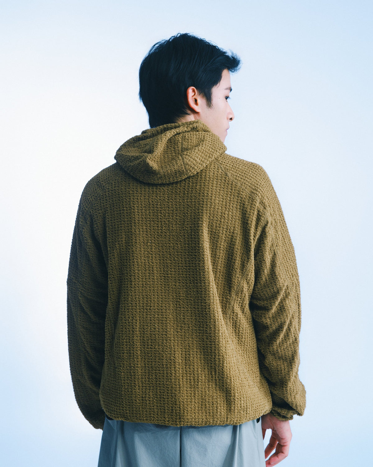 華夫格高領連帽衫（橄欖綠） Waffle Knit Hoodie｜模特半身