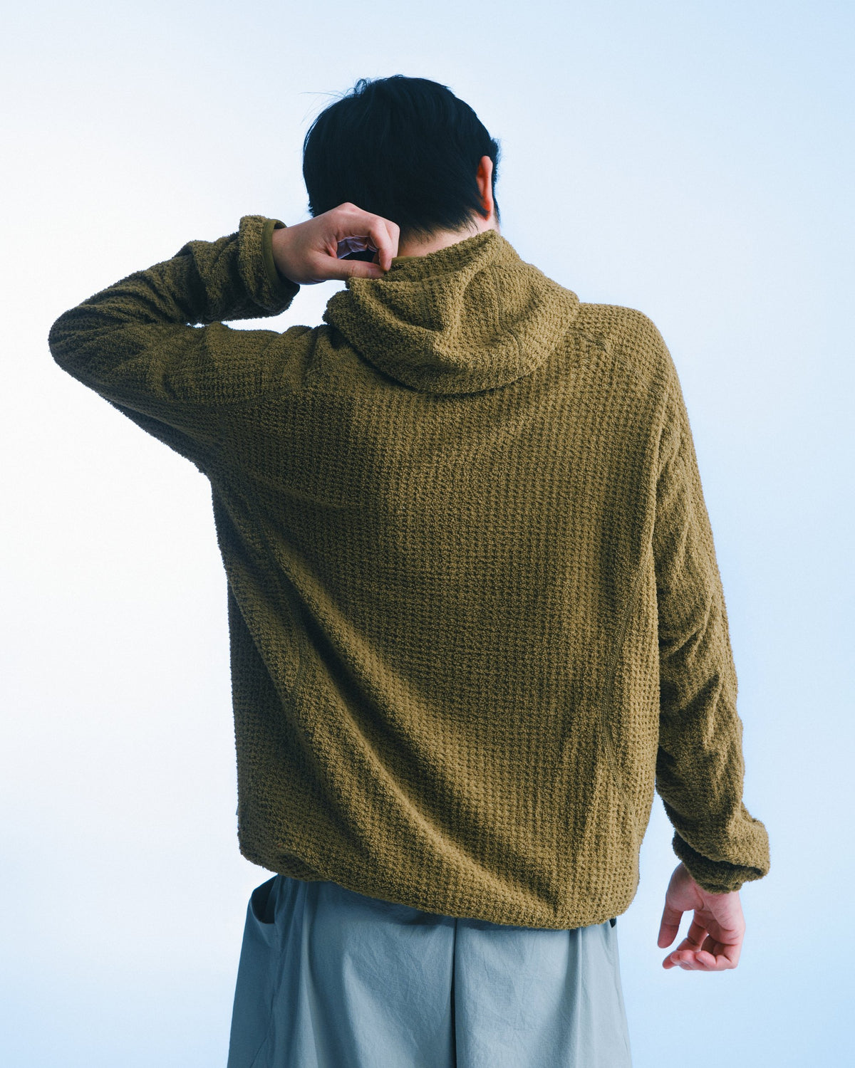 華夫格高領連帽衫（橄欖綠） Waffle Knit Hoodie｜模特半身