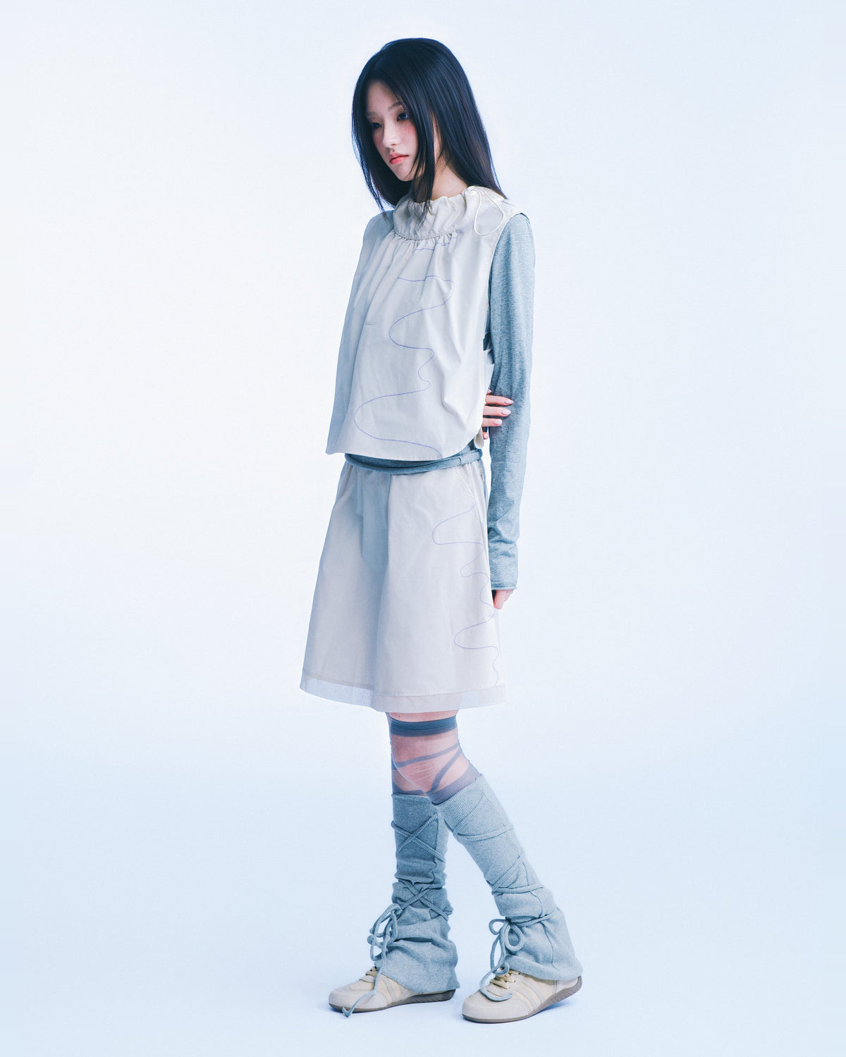 海覺刺繡抽繩背心（米白） A-Má Drawstring Vest｜模特全身