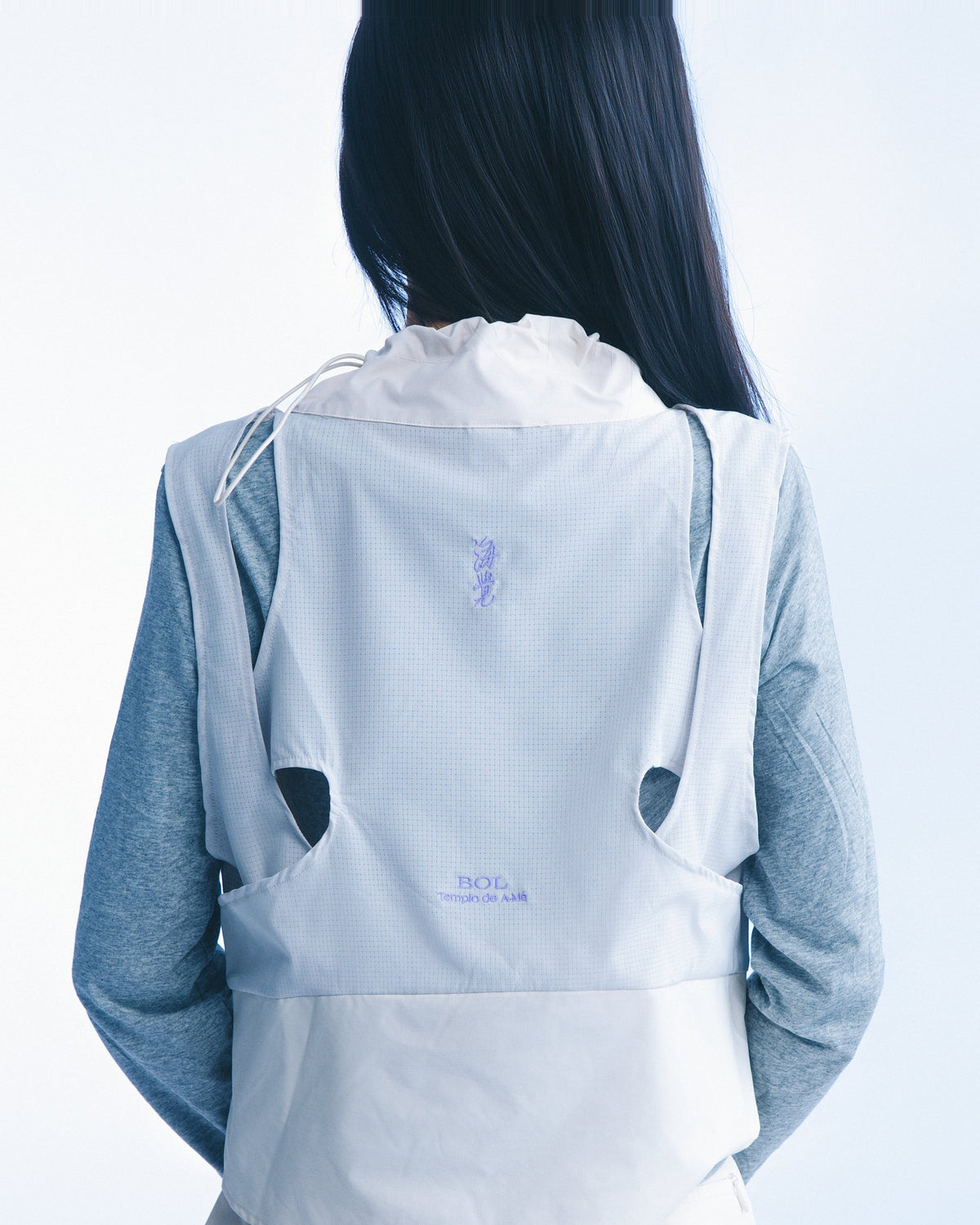 海覺刺繡抽繩背心（米白） A-Má Drawstring Vest｜模特半身