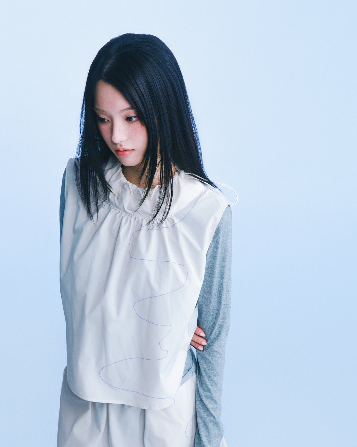 海覺刺繡抽繩背心（米白） A-Má Drawstring Vest｜模特半身