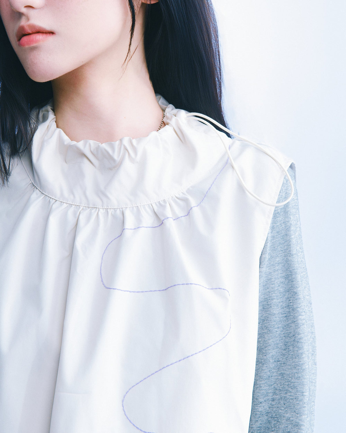 海覺刺繡抽繩背心（米白） A-Má Drawstring Vest｜細節