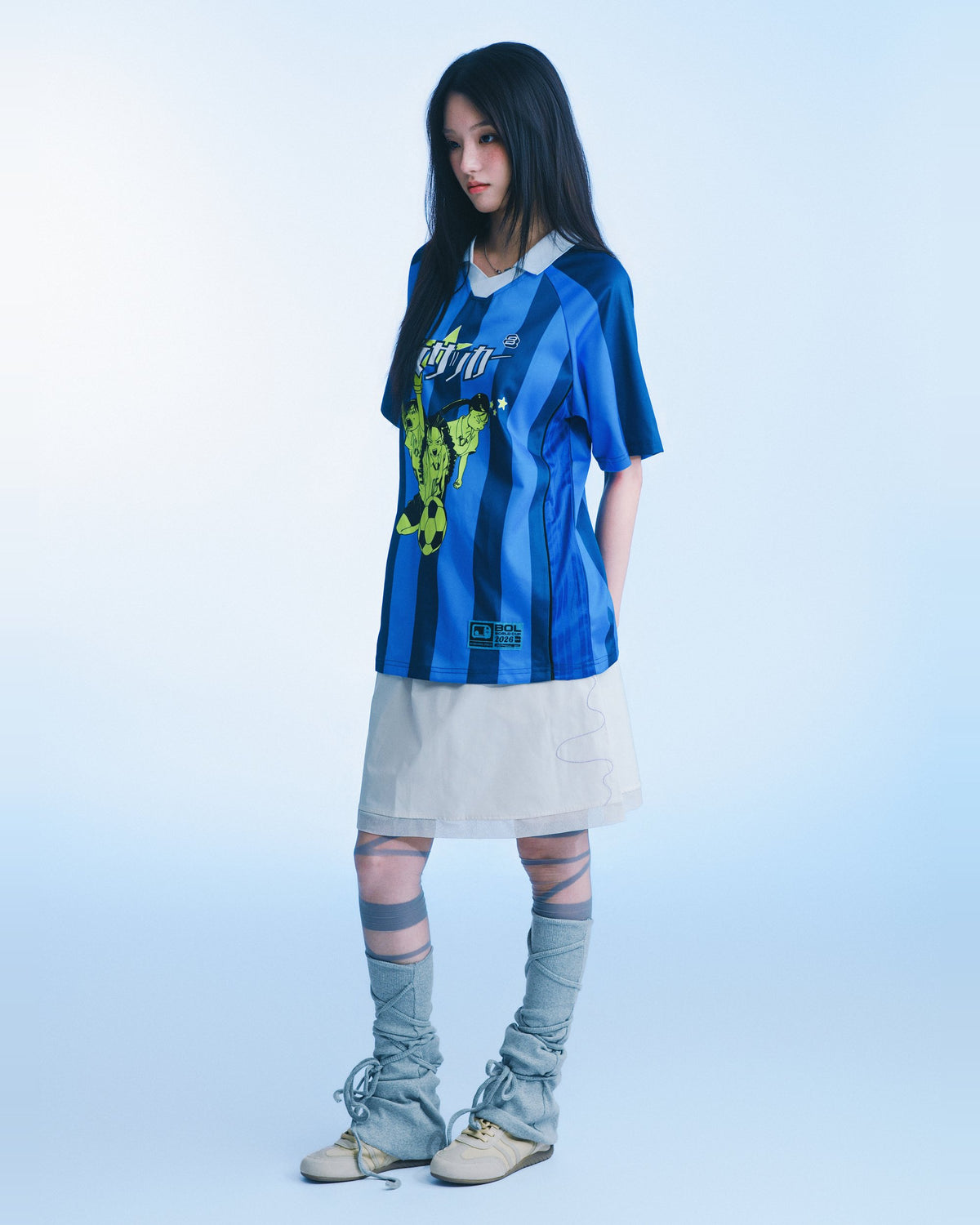 少女的足球夢球衣 深藍版 model 全身（BOL × MICROWAVE STUDIO × GZP 聯名）
