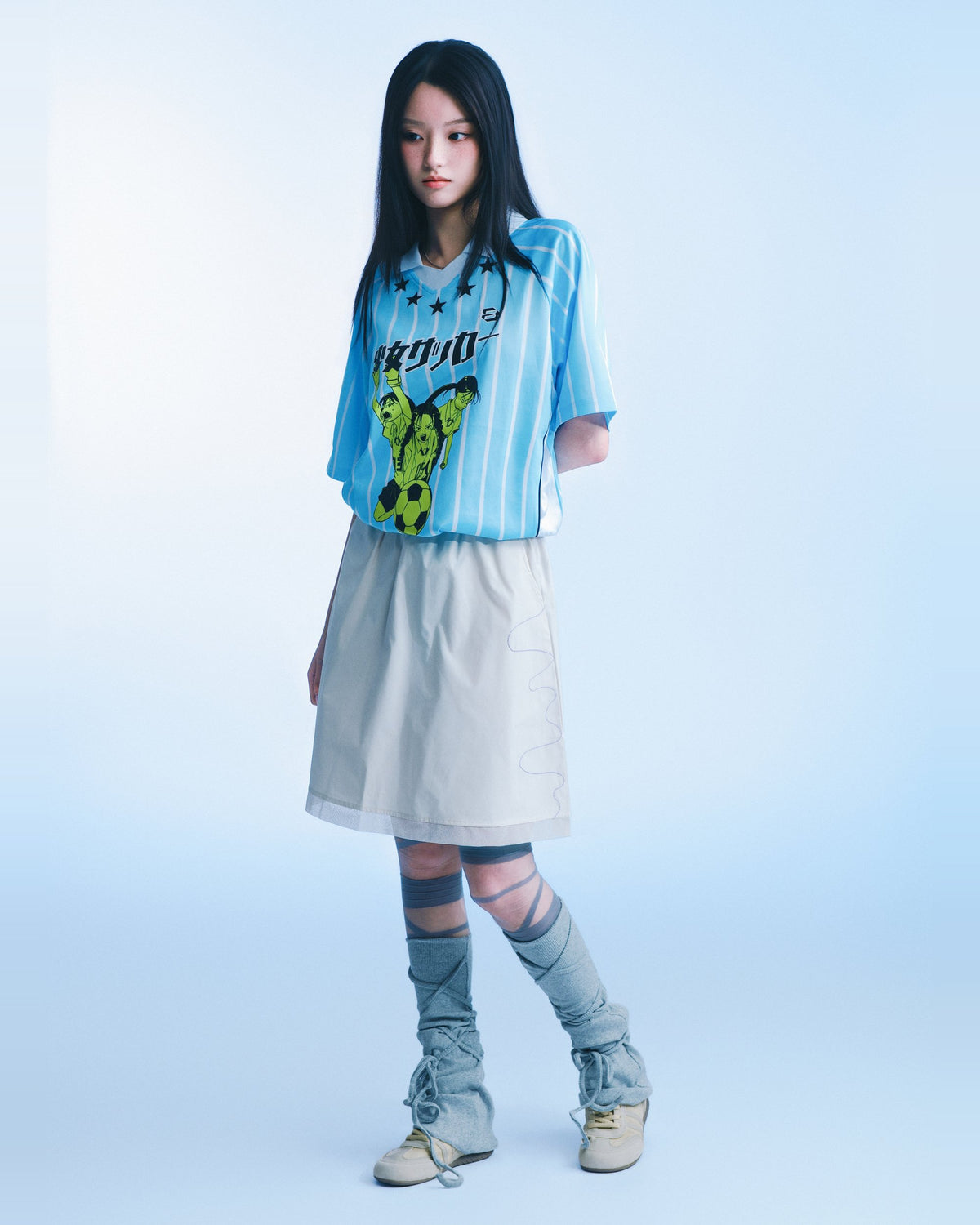少女的足球夢球衣 淺藍版 model 全身（BOL × MICROWAVE STUDIO × GZP 聯名）