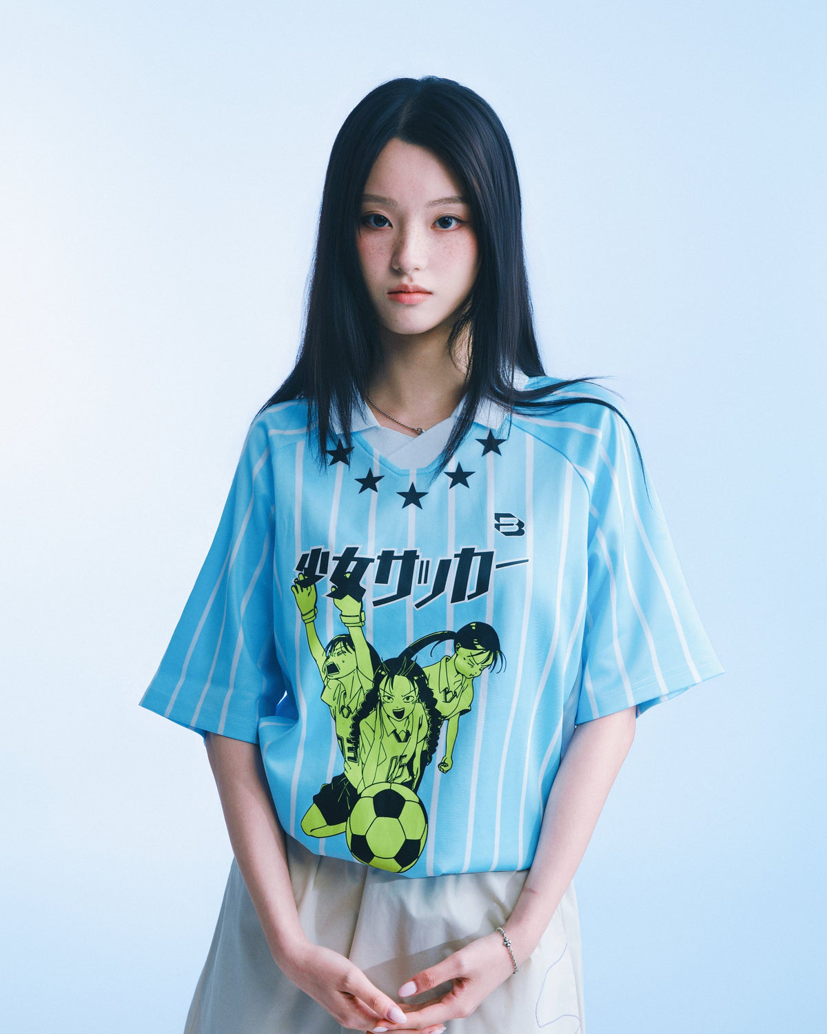 少女的足球夢球衣 淺藍版 model 半身（BOL × MICROWAVE STUDIO × GZP 聯名）